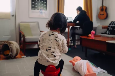 کار از خانه با بچه ها: 30+ نکات تخصصی : کار کردن از خانه با بچه ها می تواند چالش برانگیز باشد